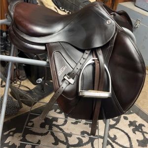 Making room in tack-room. Great condition and well cared for. Very comfortable